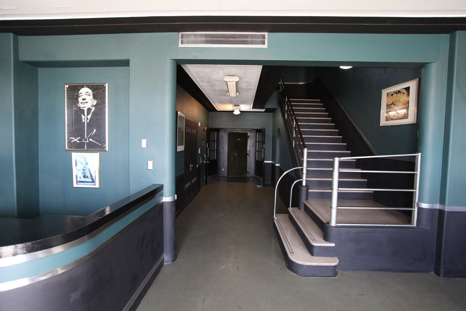 Front building · Four floors — view 4